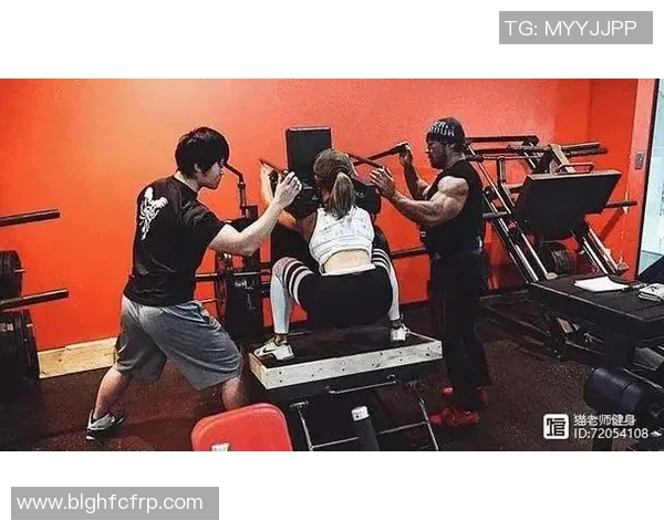 球星腹肌与足球的完美融合展现运动魅力与力量之美