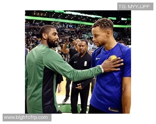 足球巨星与欧文亲密合影 握球衣传递友谊与荣誉